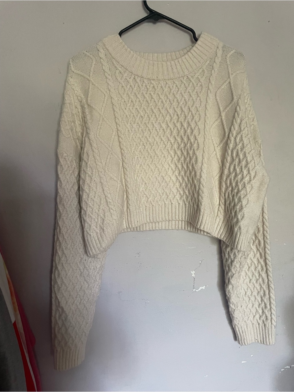 H&M Cream Cable-Knit Cropped Crewneck Sweater